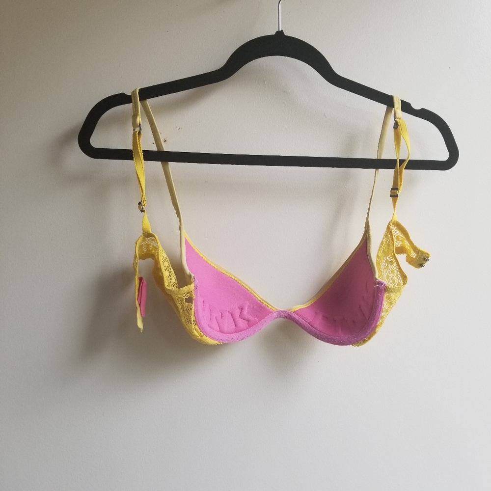 32A VS PINK yellow and pink bra